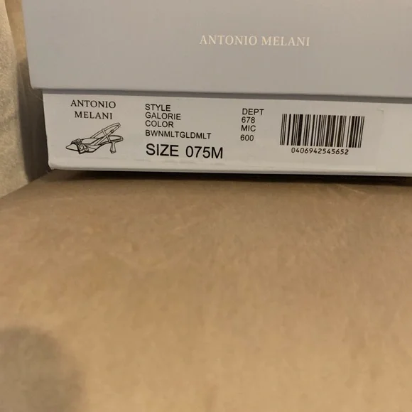 Antonio Melani style Galorie color hounds tooth, with a leopard bow. - Picture 9 of 13